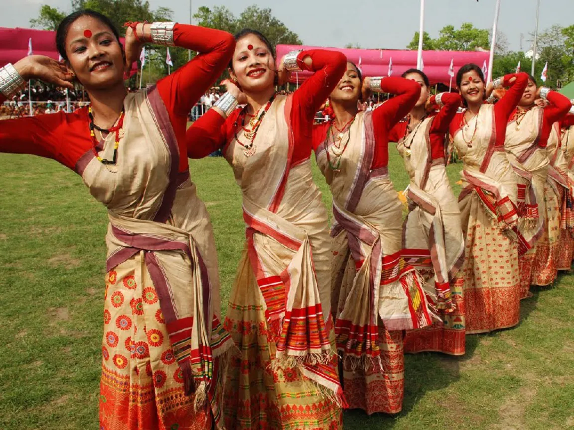 આસામની જીવનશૈલીને નૃત્યમાં વણી લેતું બિહુ નૃત્ય