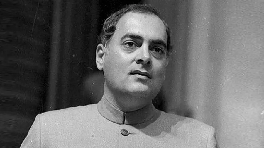 જનતા સમુદ્ર છે અને નેતા સમુદ્રે ફેંકેલું એક મોજું છે...