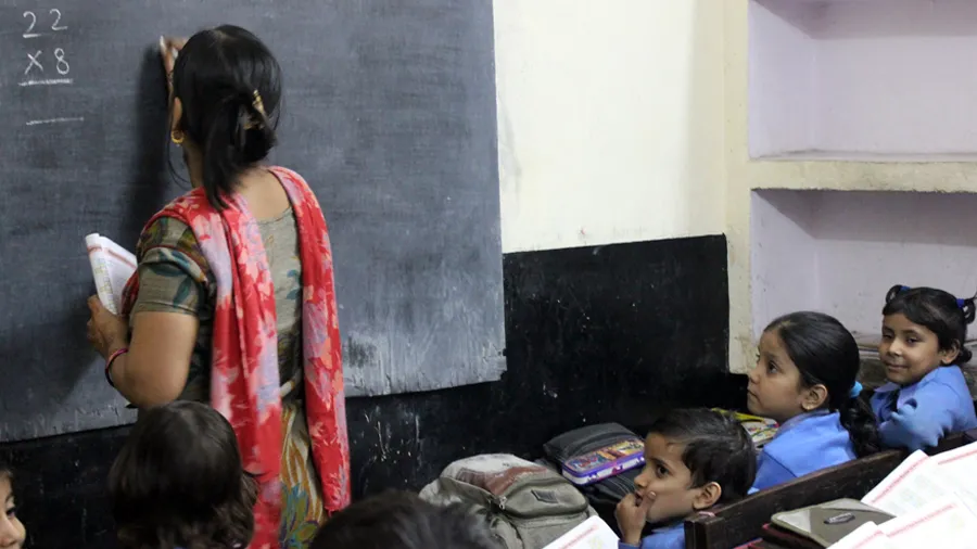 શિક્ષકોનો ભારેખમ પગાર છતા 35964 જેટલા વિદ્યાર્થીઓ વાંચન-લેખન તથા ગણિતમાં નબળા