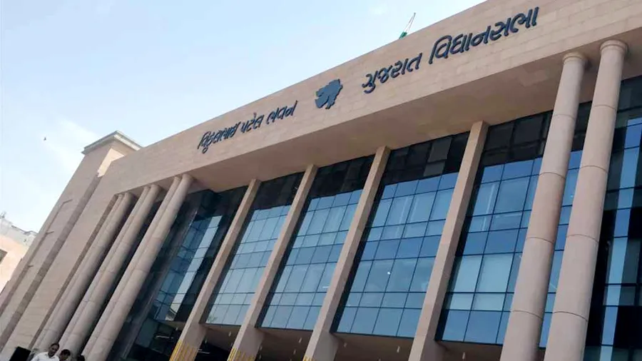 ગુજરાતના 182 ધારાસભ્યોની આવક કેટલી?