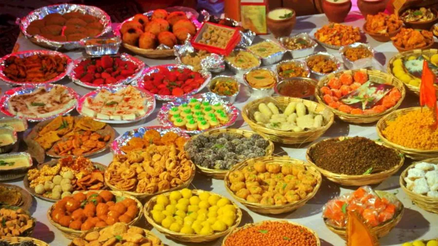 શાસ્ત્રો મુજબ શ્રીજીને ચઢાવવાના 56 ભોગમાં આખરે હોય છે શું-શું?