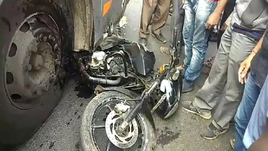 અમદાવાદઃ BRTSએ બાઈકને અડફેટમાં લેતા અકસ્માત, બેના કમકમાટી ભર્યા મોત