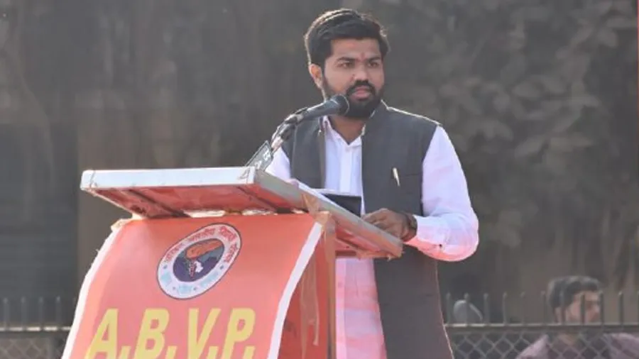 સમાજને તોડવાનું કામ થોડાક લોકો કરે છે પણ ભોગવવાનું સંપૂર્ણ દેશને થાય છે