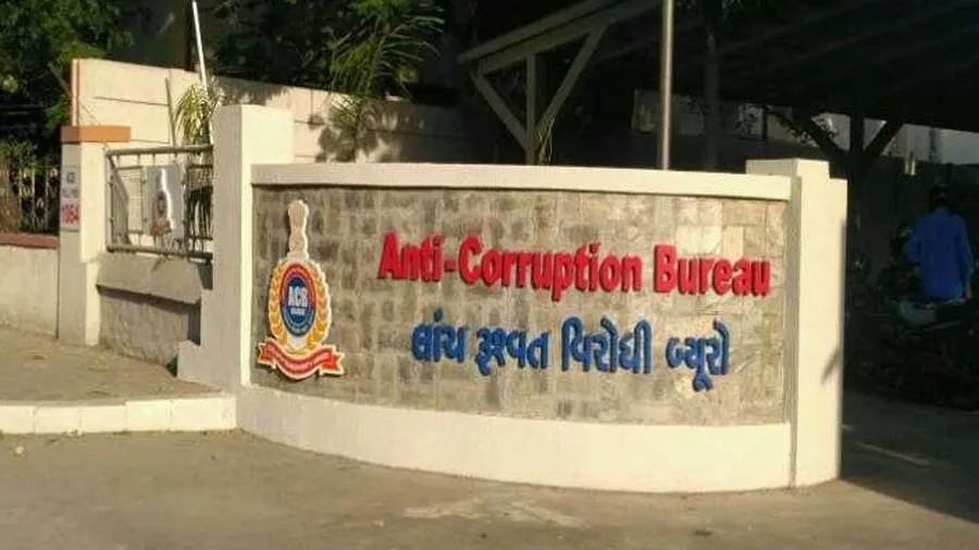 ભ્રષ્ટ ઓફિસરોના પુરાવા છે? તો ACBને આ વોટ્સએપ નંબર પર મોકલી શકો છો