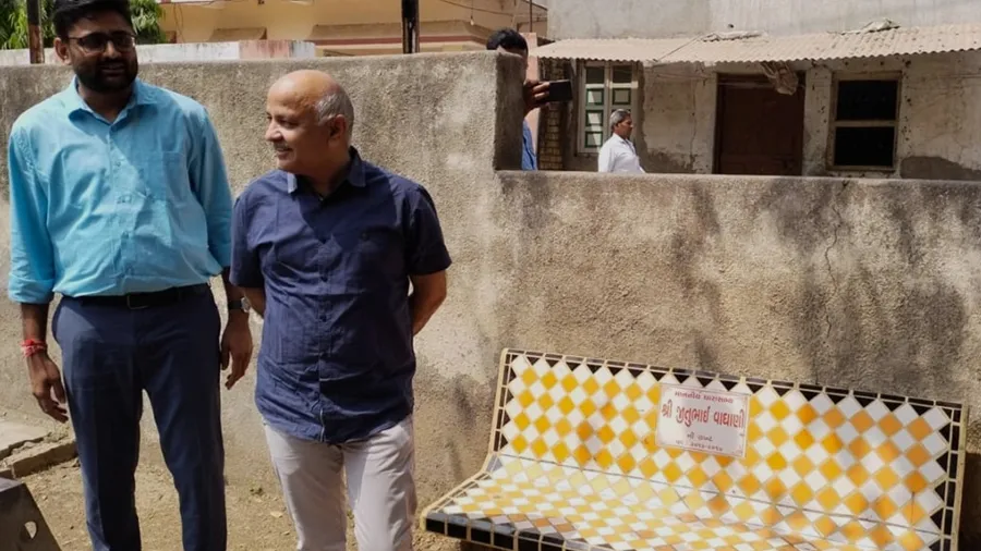 વાઘાણીના શહેરમાં શાળાની મુલાકાતે પહોંચ્યા સિસોદિયા, શાળાની સ્થિતિ પર બોલ્યા...