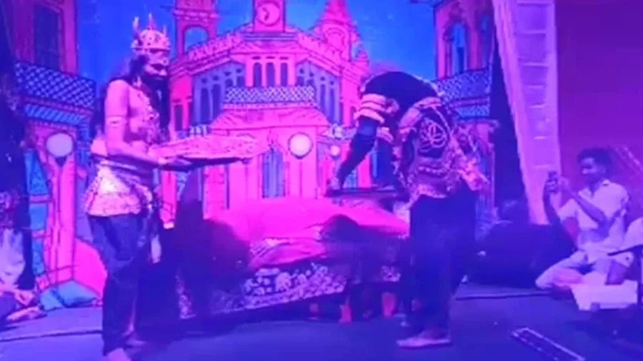 એક રામલીલા આવી પણ, પિઝાની સુગંધથી જાગ્યા કુંભકર્ણ, ઉડતા આવ્યા ભગવાન ગરુડ