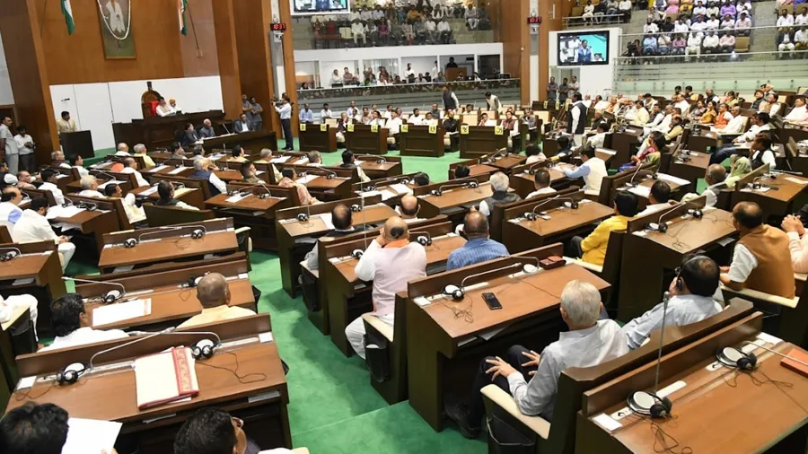 ચૂંટાયેલા પ્રતિનિધિઓને સન્માન આપવા માટે અધિકારીઓને સુચના કેમ આપવી પડે?