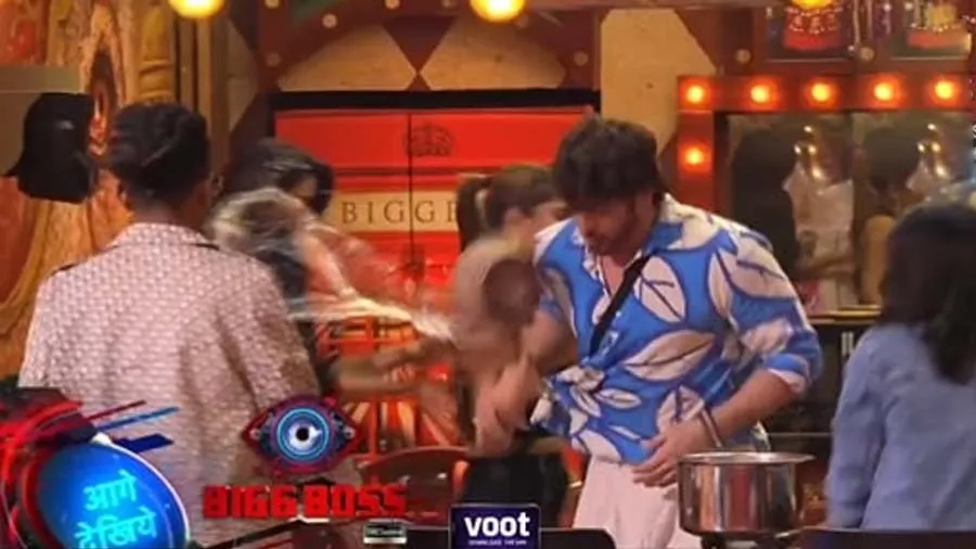 અર્ચના ગૌતમે ફેંક્યુ ગરમ પાણી ભરેલું વાસણ, ગુસ્સે થયો વિકાસ, જુઓ નવો પ્રોમો