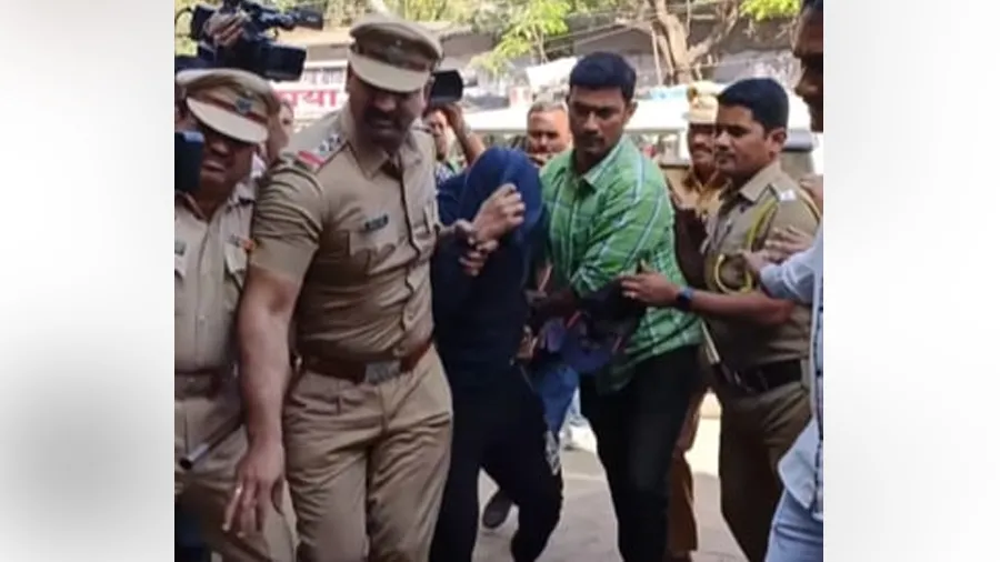 શીઝાન ખાનને પોલીસ ચપ્પલ વગર ઘસડીને લઈ ગઈ, વીડિયો વાયરલ