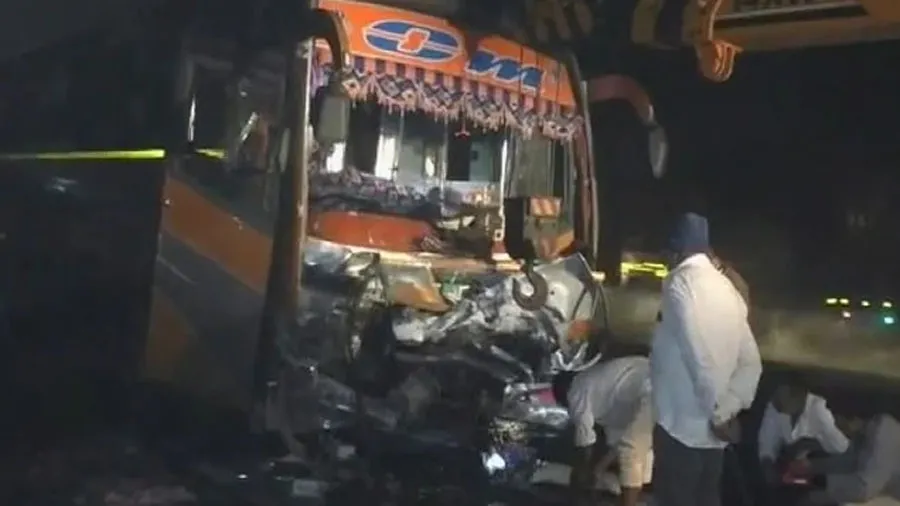 પ્રમુખ સ્વામી મહોત્સવમાંથી પાછી આવતી બસનો ફોર્ચ્યૂનર સાથે અકસ્માત, 9 લોકોના મોત