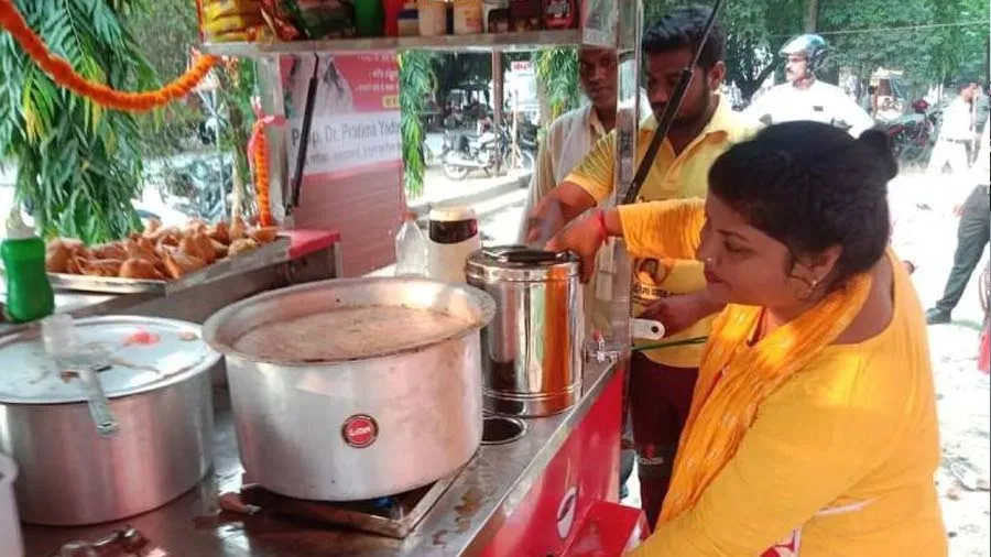 B.ED અને NET પાસ કરનાર સિંગરે શરૂ કર્યો ચાનો સ્ટોલ, જિલ્લા પંચાયતમાં પગાર નથી...