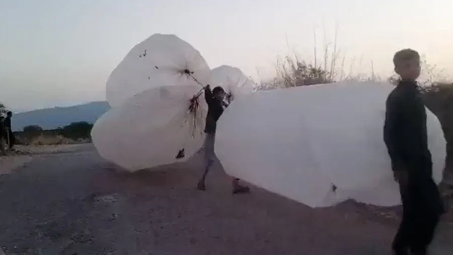 પાકિસ્તાનમાં પ્લાસ્ટિકની થેલીઓમાં વેચાઇ રહી છે કૂકિંગ ગેસ, હરતા-ફરતા બોમ્બ સમાન