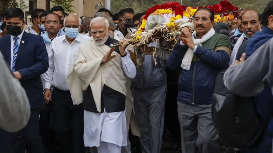 હીરાબાને લઇને PM પર અશોભનીય ટિપ્પણી કરનાર કાર્ટૂનિસ્ટ વિરૂદ્ધ કેસ નોંધાયો