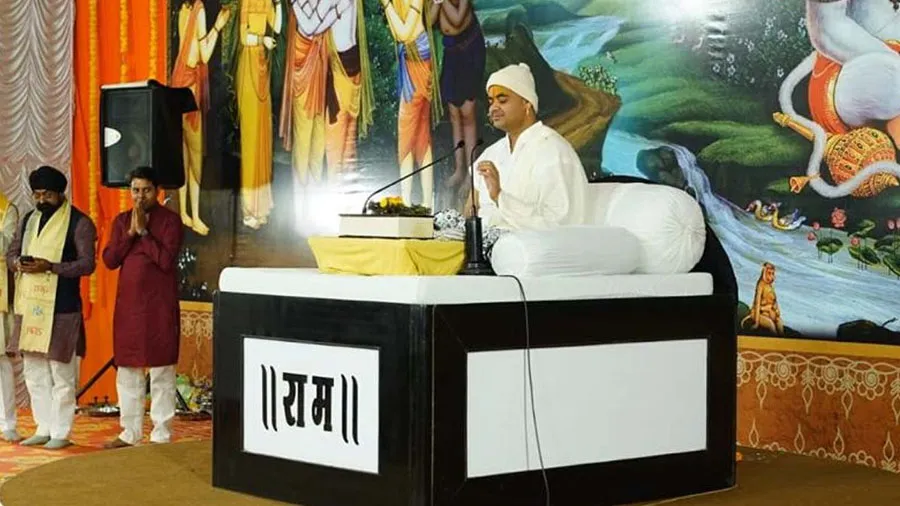 શાહરૂખ બેશરમ છે,પાકિસ્તાન જવું જોઈએ.. પઠાણને લઈને ગુસ્સે થયા ચિન્મયાનંદ