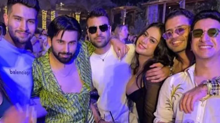 મિત્રો સાથે પાર્ટી કરતી જોવા મળી ન્યાસા, કપડાંના કારણે થઈ ટ્રોલ