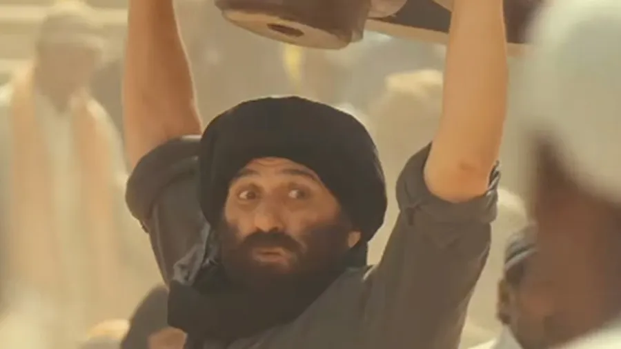 સની દેઓલનો 'ગદર 2'નો ફર્સ્ટ લૂક સામે આવ્યો, બળદગાડાનું પૈડું પકડેલો જોવા મળ્યો