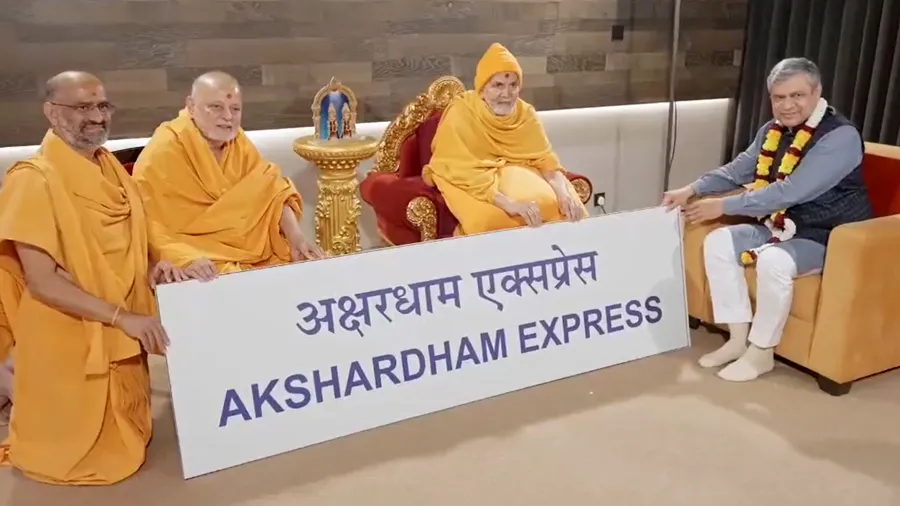 અમદાવાદ-દિલ્હી સંપર્ક ક્રાંતિનું નામ બદલીને અક્ષરધામ એક્સપ્રેસ કરાશેઃ રેલ મંત્રી