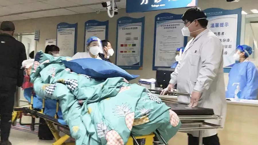 ચીનમાં કોરોના આઉટ ઓફ કંટ્રોલ, સ્ટ્રેચર પર જ સારવાર આપવામાં આવી રહી છે