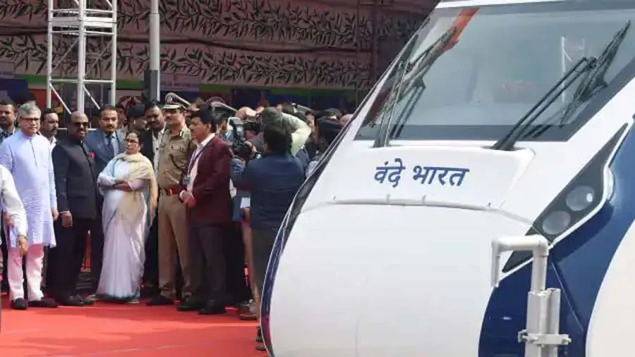 નવા એન્જિન સાથે જૂની ટ્રેન જોડી દીધી, CM બેનર્જી વંદેભારત એક્સપ્રેસ વિશે બોલ્યા