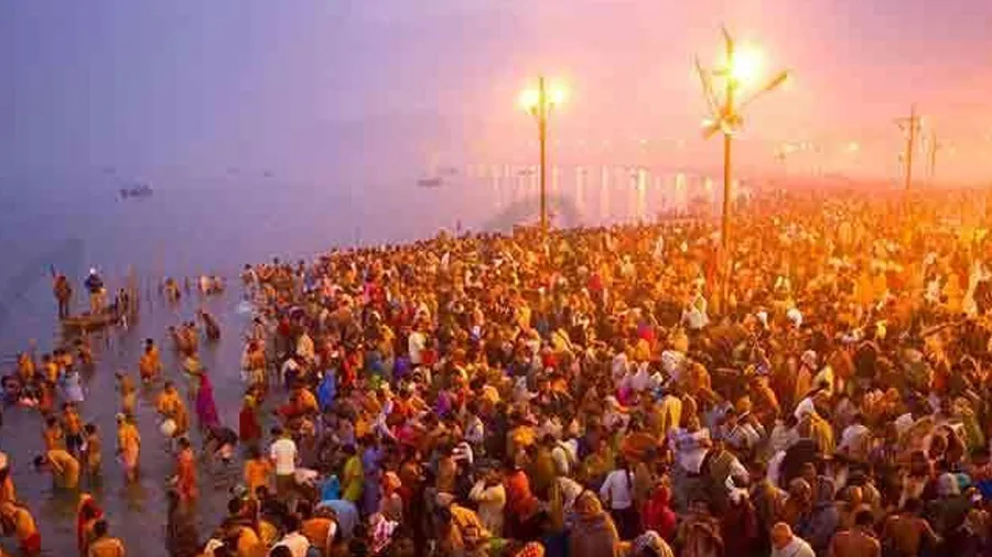 જોરદાર ઠંડી પર આસ્થા ભારે: 7 ડિગ્રીની ઠંડી વચ્ચે 5 લાખ લોકોએ ગંગામાં લગાવી ડૂબકી