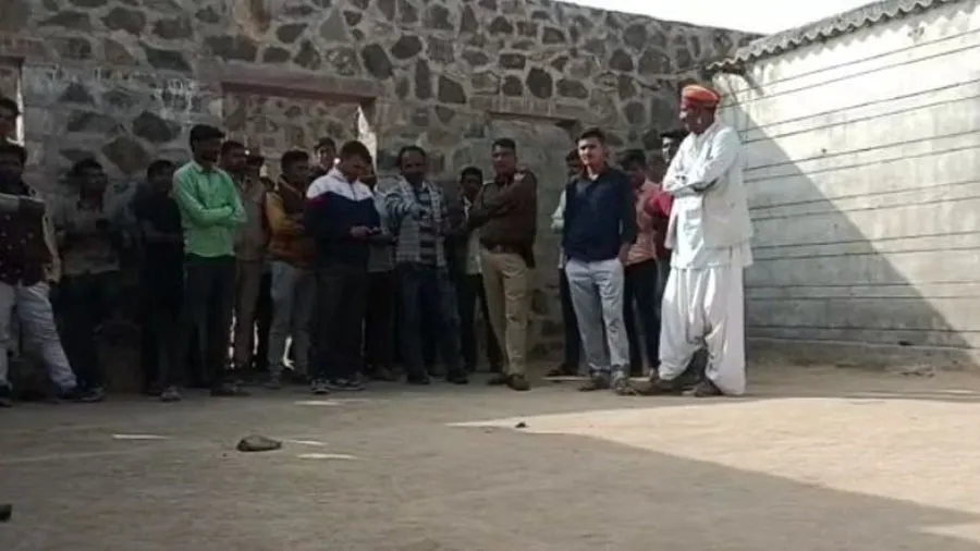 આ ગામના ઘર પર આકાશમાંથી થઈ રહ્યો છે પથ્થરોનો વરસાદ, SPએ પહોંચીને પોલીસ મૂકી દીધી