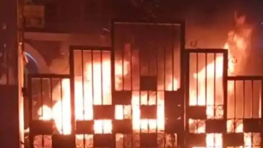 મોટા અવાજે DJ વગાડવાનો વિરોધ કરતા બદમાશોએ મેજરની કારને આગ ચાંપી દીધી