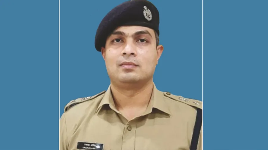 અમદાવાદઃIPS અમિત વસાવાનો સિંઘમ અવતાર, આ કારણે 12 પોલીસકર્મીઓને સસ્પેન્ડ કરી દીધા