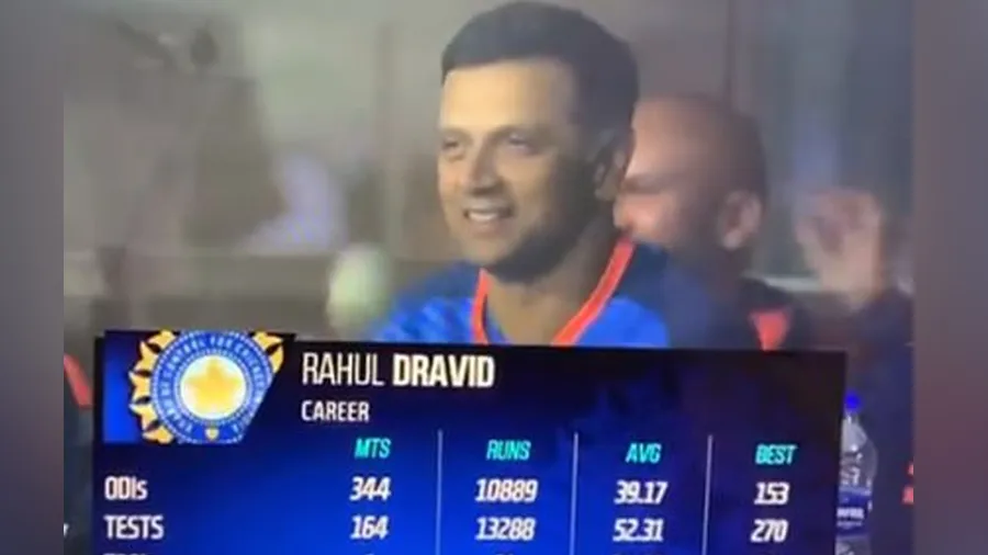 લાઇવ મેચમાં સ્ક્રીન પર દેખાયો પોતાનો રેકોર્ડ તો પોતાને હસતા ન રોકી શક્યા દ્રવિડ