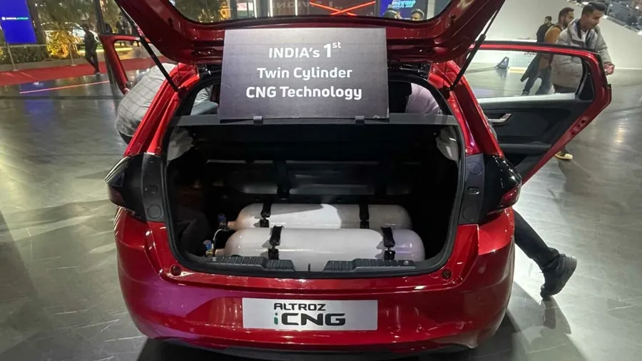 સસ્તી કારઃ મારુતીની ફ્લેક્સ ફ્યુલવાળી કાર તો ટાટાની 2 સિલિન્ડર વાળી CNG કાર