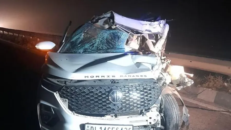 યુવકનું અકસ્માતમાં તેના જન્મદિવસના આગલા દિવસે મોત, કારનો કચ્ચરઘાણ