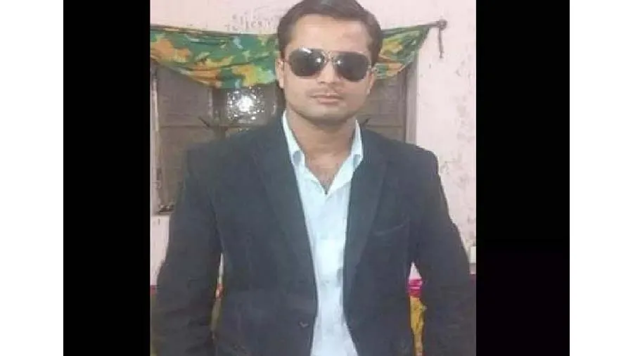 મેદાનમાં બોલિંગ કરી રહેલા યુવાનનું હાર્ટ એટેકથી મોત થયું