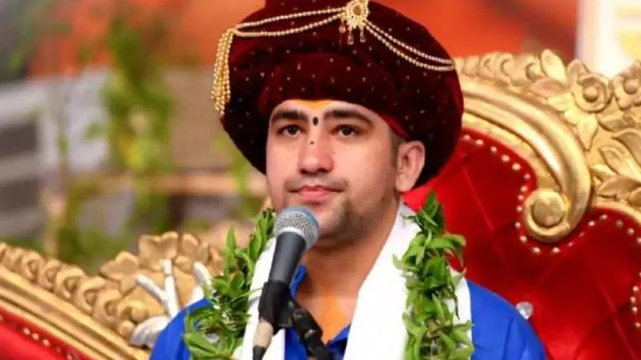 આ યુવાન રામકથા વાચકના ચમત્કારોની ચારેકોર ચર્ચા, કોણ છે ધીરેન્દ્ર શાસ્ત્રી?