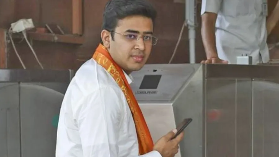 શું  BJPના યુવા MP તેજસ્વી સૂર્યાએ ઇન્ડિગોની ફ્લાઇટનો દરવાજો ખોલી નાંખ્યો હતો?