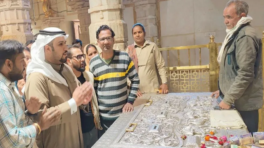 કુવૈતના મુસ્લિમ ધાર્મિક શેખ યુસુફ અલ બગલીએ ભગવાન સાંવલિયા શેઠના દર્શન કર્યા