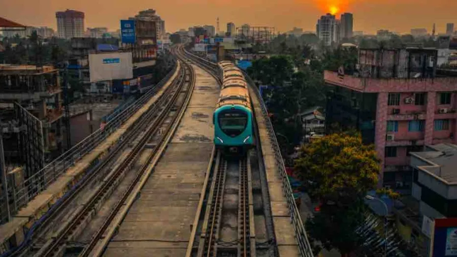 દિલ જીતી લેશે કહાનીઃ 18 વર્ષની યુવતી ઘરેથી 130 km દૂર પહોંચી, 2 યુવકોએ તેને....