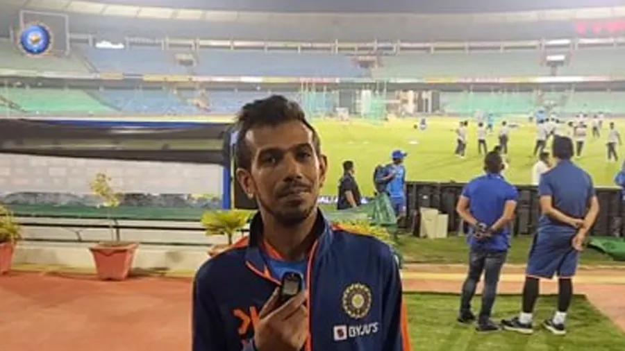 ચહલ કેમેરો લઈ ડ્રેસિંગ રૂમમાં ઘૂસ્યો, રોહિત કહે- સારું ફ્યૂચર છે તારું, Video