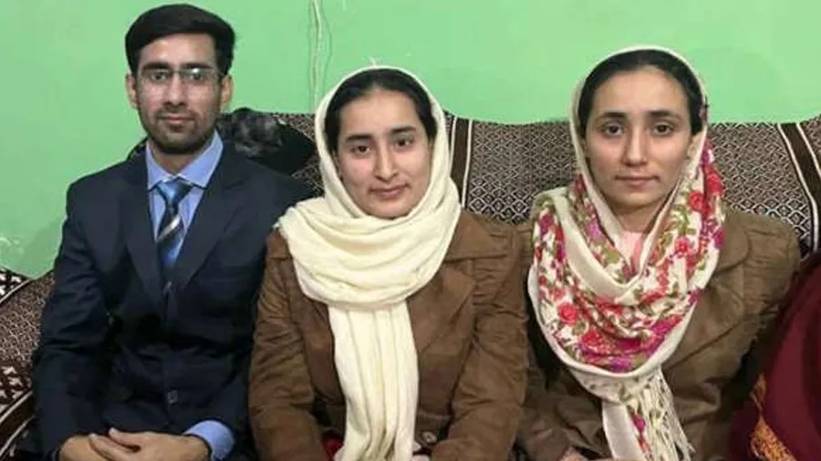 મજૂરના 3 બાળકોએ એકસાથે સિવિલ પરીક્ષા પાસ કરી, મોબાઈલ નહોતા, પુસ્તકો મર્યાદિત હતા