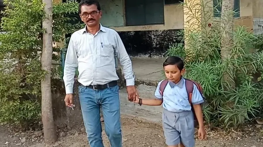 માત્ર એક બાળક માટે ચાલે છે શાળા, એક જ ટીચર કરાવે છે અભ્યાસ