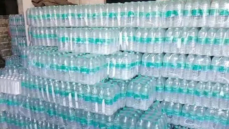 રાજકોટમાં મિનરલ વોટર પીતા પહેલા ધ્યાન રાખજો, મનપાએ ઠપકાર્યો લાખોનો દંડ