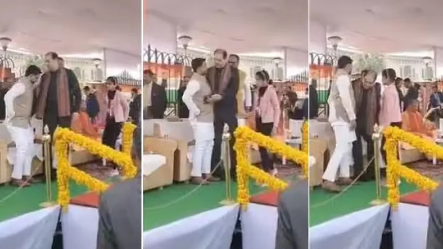 Video: પ્રજાસત્તાક દિવસની પરેડમાં ખુરશીને લઇને બાખડ્યા પૂર્વ મંત્રી અને મંત્રી