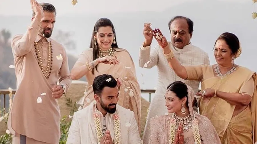 શું કપલને 50 કરોડનો ફ્લેટ, સલમાન-કોહલીએ કાર ગિફ્ટ કરી? શેટ્ટીનો જણાવી હકીકત