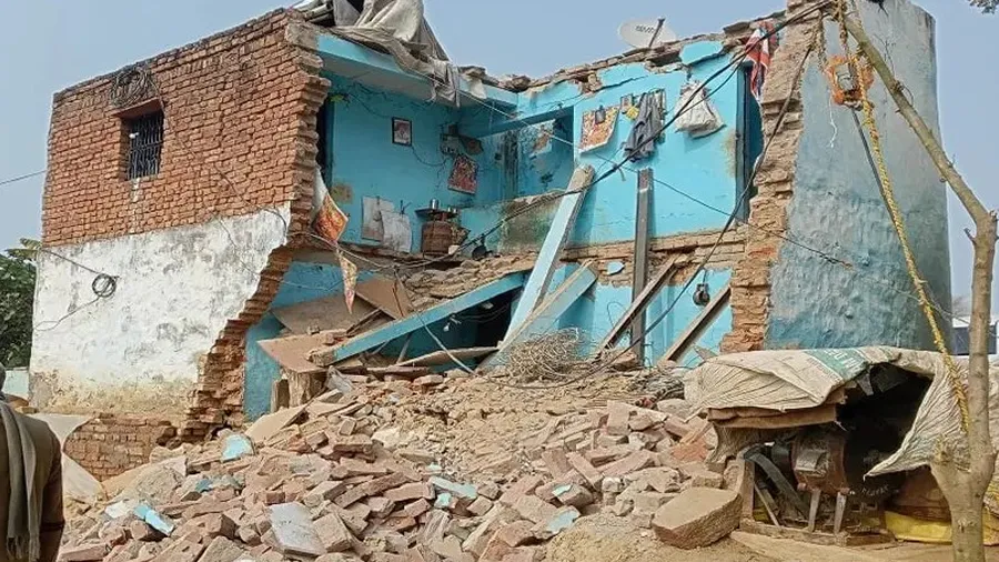 મકાન પડવાનું જ હતું, થોડીવાર પહેલા એક ઉંદરે આખા પરિવારનો જીવ બચાવી લીધો