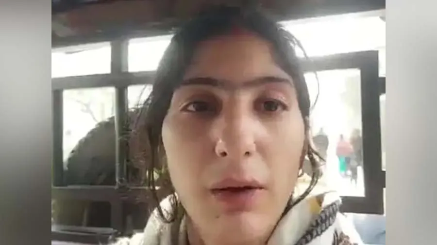 મુસ્લિમમાંથી હિંદુ બનેલી કાશ્મીરી યુવતીને જ્યારે પ્રેમીએ ના પાડી તો ઝેર ખાઇ ગઇ