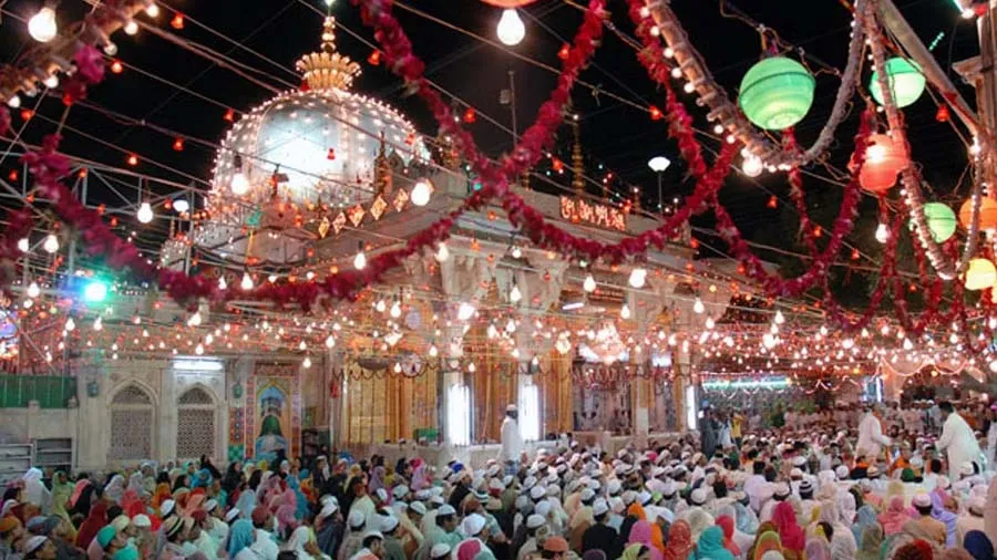 અજમેર શરીફ દરગાહની અંદર મારપીટ, વિવાદાસ્પદ સૂત્રોચ્ચાર બાદ અથડામણ, જુઓ વીડિયો