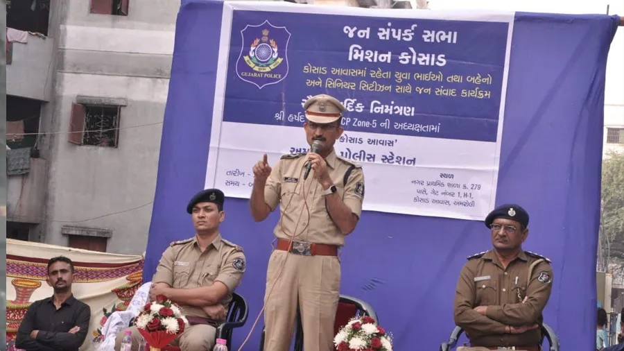 લોકોના પ્રશ્નોને સાંભળવા સીધા તેમની પાસે પહોંચ્યા સુરતના DCP