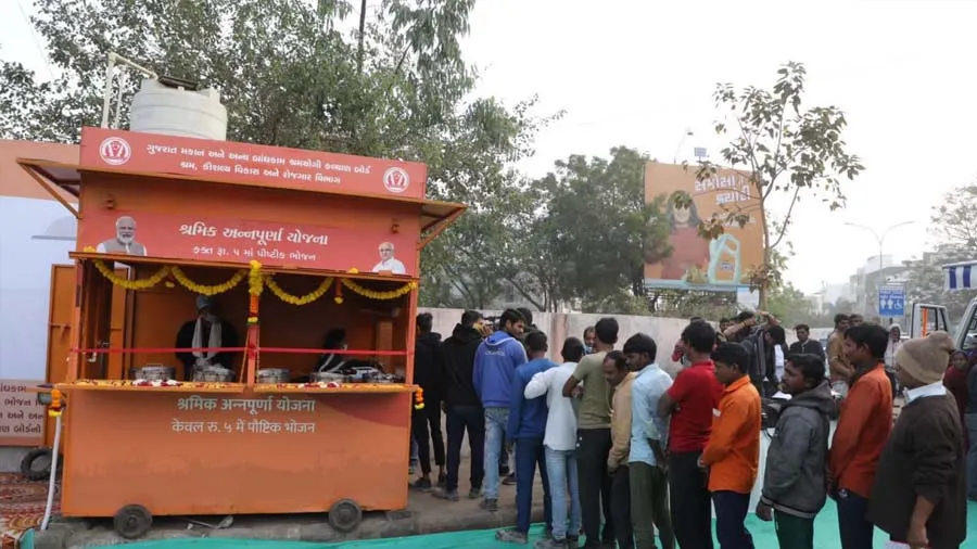 MLAએ સુરતમા શ્રમિક અન્નપૂર્ણા યોજનાનુ ભોજન કેન્દ્ર શરૂ કરાવ્યુ, રૂ.5મા મળશે ભોજન