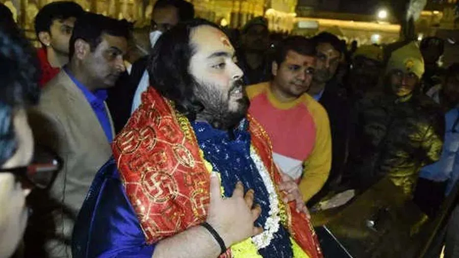 મુકેશ અંબાણીના પુત્ર અનંત શ્રીકાશી વિશ્વનાથ ધામ પહોંચ્યા, બાબાના દર્શન કર્યા