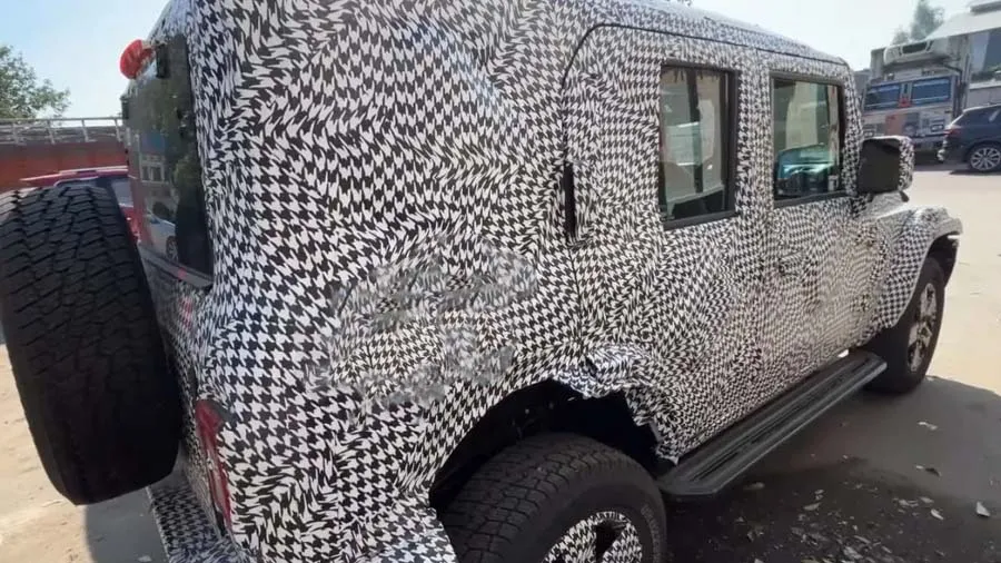 લોન્ચ પહેલા 5-ડોરવાળી Mahindra Thar  સામે આવી, જાણો તેના ફીચર્સ વિશે