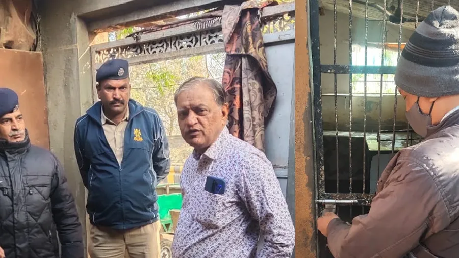 રાજકોટ મનપાએ 12 મિટ અને ચીકન શોપ સીલ કરી દીધી