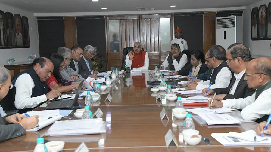 ગુજરાતમાં વધુને વધુ ખેડૂતો પ્રાકૃતિક કૃષિ પદ્ધતિ અપનાવે એ માટે રાજભવનમાં બેઠક